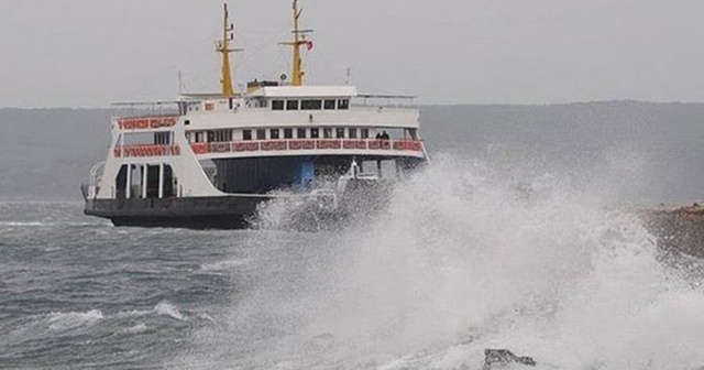 Gökçeada&#039;da feribot seferlerine &#039;fırtına engeli&#039;