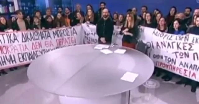 Haber bülteni sunulurken televizyonu işgal ettiler