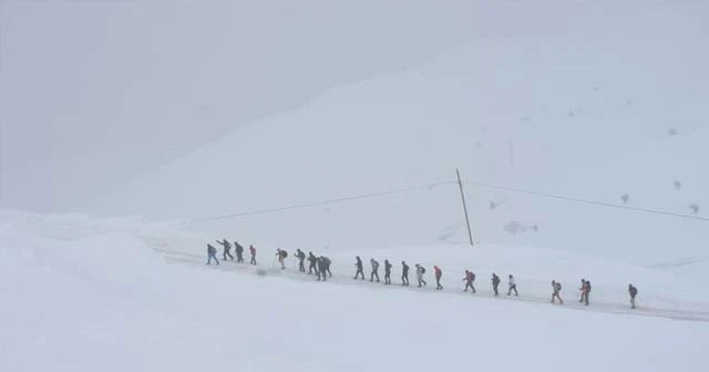 Hakkari'de 2800 rakımlı bölgeye doğa yürüyüşü