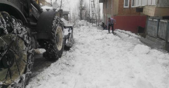 Hakkari’de karla mücadele çalışması