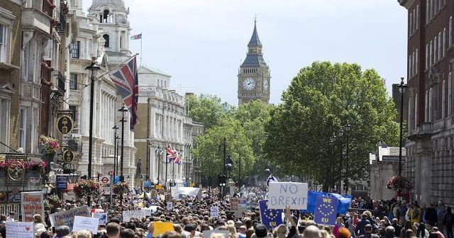 İngiltere&#039;de Brexit kaosu derinleşti