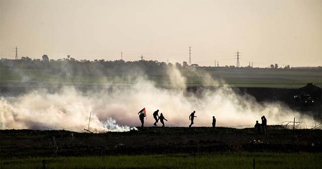 İsrail askerleri Gazze sınırında 20 Filistinliyi yaraladı