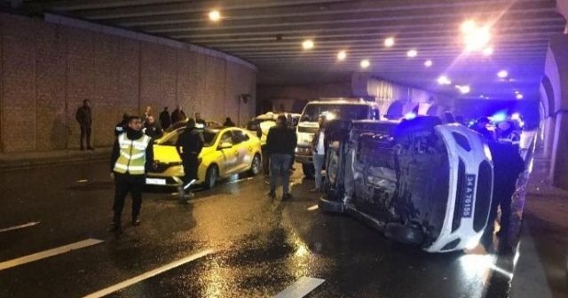 İstanbul&#039;da hareketli dakikalar! 2 polis yaralandı