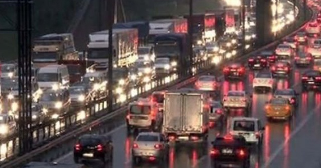 İstanbul&#039;da trafik yoğunluğu yüzde 70’in üzerine çıktı