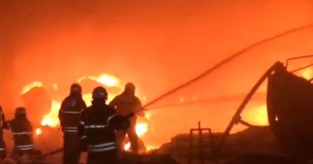 İzmir&#039;de büyük fabrika yangını
