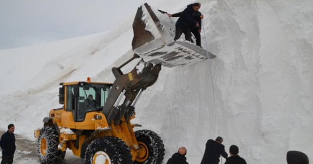 Kar kalınlığı 10 metreye ulaştı