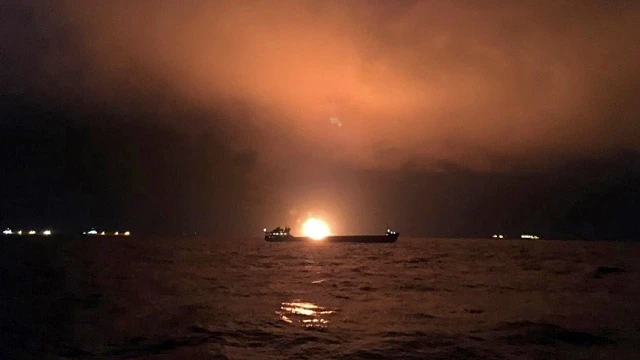 Kerç Boğazı'nda 2 gemi alev aldı