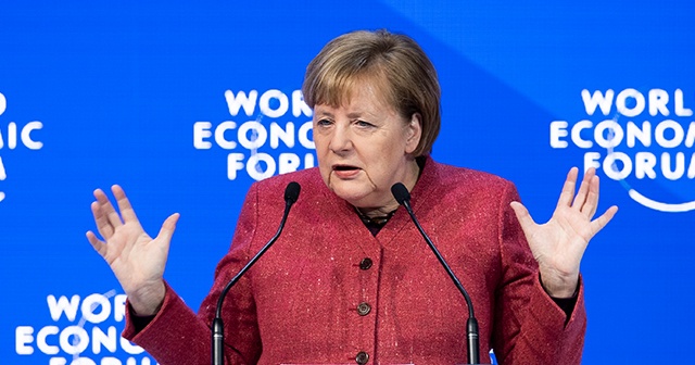 Merkel'den hem AB'ye hem de ABD'ye gönderme