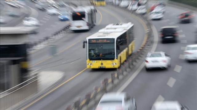 Metrobüsle yaklaşık 284 milyon kişi yolculuk yaptı