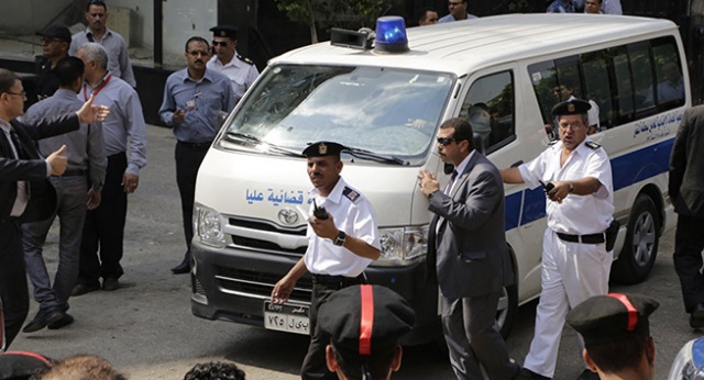 Mısır&#039;da kilise yakınında el yapımı bomba patladı: 1, ölü, 1 yaralı