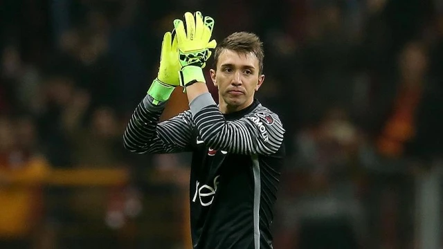 Muslera&#039;dan Ozan Kabak&#039;a veda mesajı