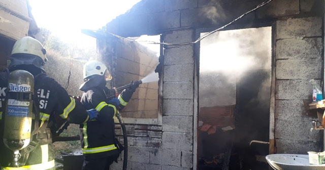 Mutfakta çıkan yangın iş yerini küle çeviriyordu