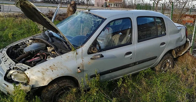 Otomobil yoldan çıkarak takla attı: 3 yaralı