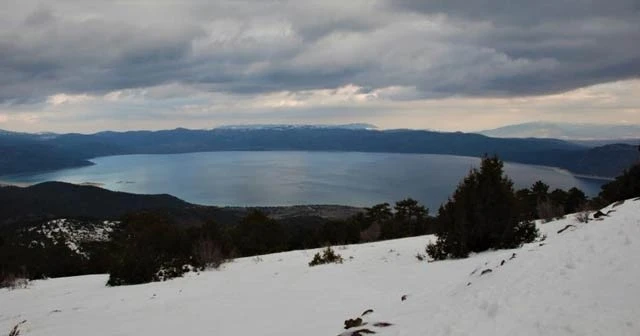 Salda Gölü manzaralı kayak merkezi kayakseverleri bekliyor