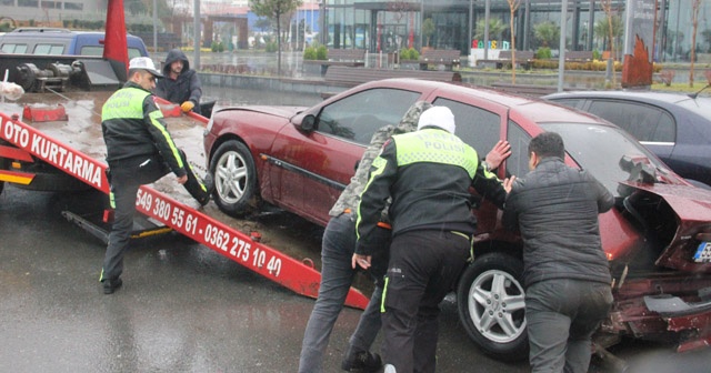 Samsun&#039;da 4 otomobil birbirine girdi: 1 yaralı