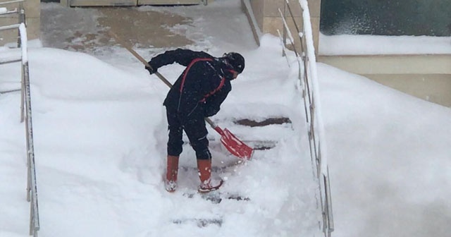 Sarıkamış kara teslim oldu, tırlar yolda kaldı