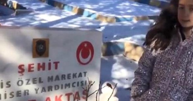 Şehit kızı Betül, ilk karnesiyle babasının kabrine koştu