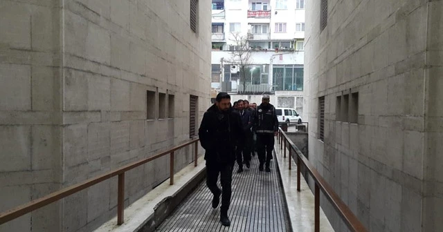 Tefecilik iddiasıyla gözaltına alınan avukat ve 9 zanlı adliyeye sevk edildi