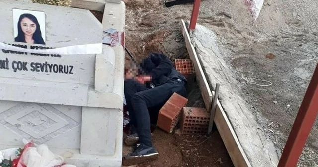 Tüfekle mezarlıkta canına kıydı