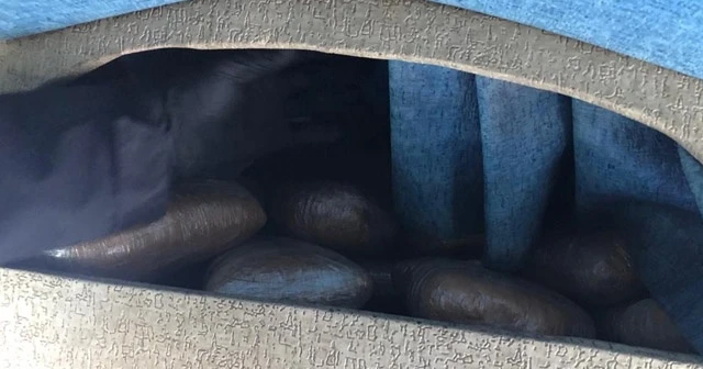 Van'da bir minibüste 73 kilo toz esrar ele geçirildi