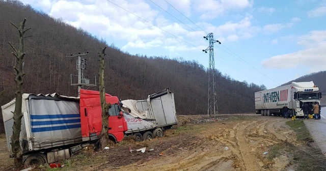 Yabancı plakalı tır yoldan çıkarak ikiye katlandı