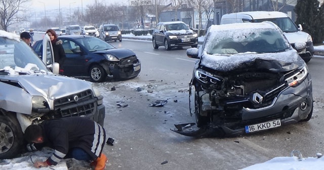 Yollar buz pistine döndü, kaza üstüne kaza oldu