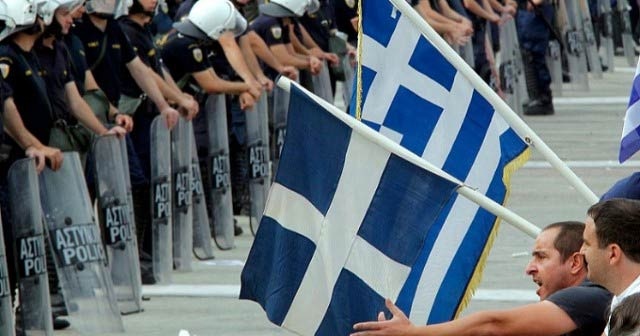 Yunanistan&#039;da koalisyon hükümeti dağılıyor!
