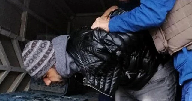 Aranan hükümlü, kamyonetin kasasında yakalandı