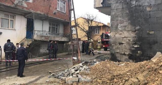 Arnavutköy'de kazı yapılırken doğal gaz borusu patladı