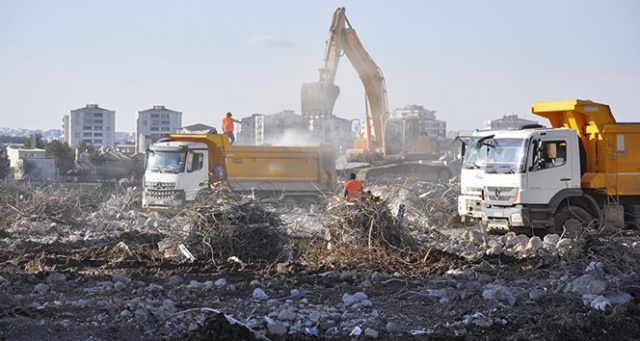 Ataşehir’de riskli imar iskan blokları yıkılıyor