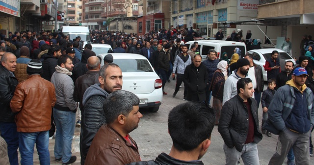 Avrupa’ya mülteci alınacağı yalanı binlerce Suriyeliyi derneğin kapısına yığdı