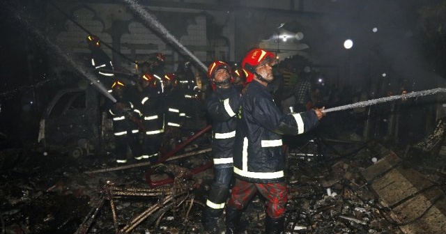 Bangladeş&#039;te yangın faciası: 70 ölü, 50 yaralı