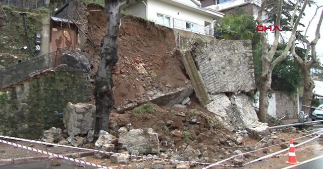 Beykoz Kanlıca&#039;da istinat duvarı çöktü