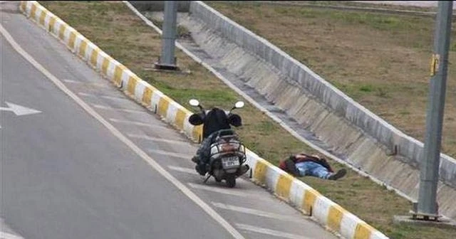 Bir şey oldu sanıldı, ayağa kalktığında sağlık ekipleriyle selfie çekti