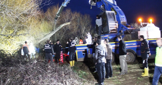 Çanakkale’de derede akıntıya kapılan araçta 3 gencin cansız bedeni bulundu