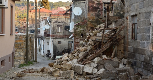 Çevre ve Şehircilik Bakanı Kurum: Ayvacık&#039;ta 85 konut hasar gördü