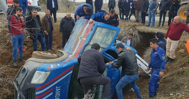 Çorum'da askeri araç şarampole devrildi: 3 yaralı