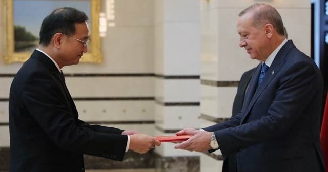 Deng Li, Cumhurbaşkanı Erdoğan&#039;a güven mektubunu sundu