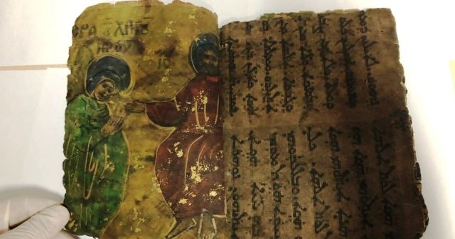 Diyarbakır&#039;da ele geçirildi! Tam 800 yıllık İbranice yazılı dini motifli kitap ele geçirildi