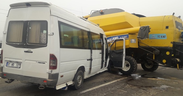 Diyarbakır’da trafik kazası: 6’sı öğrenci 14 yaralı