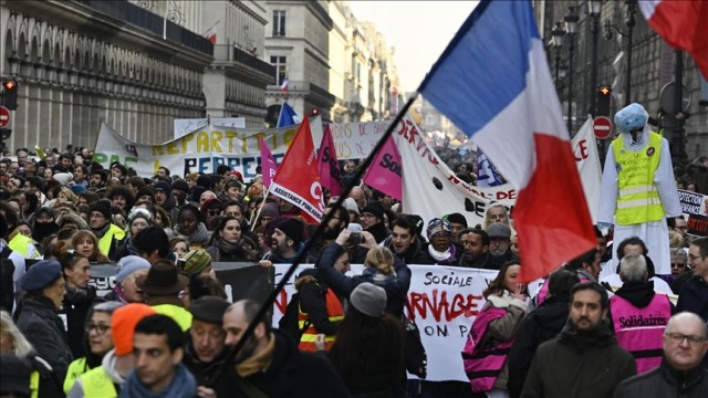 Fransa&#039;da sarı yelekliler, gösterilerin 13&#039;üncü haftasında sokaklarda