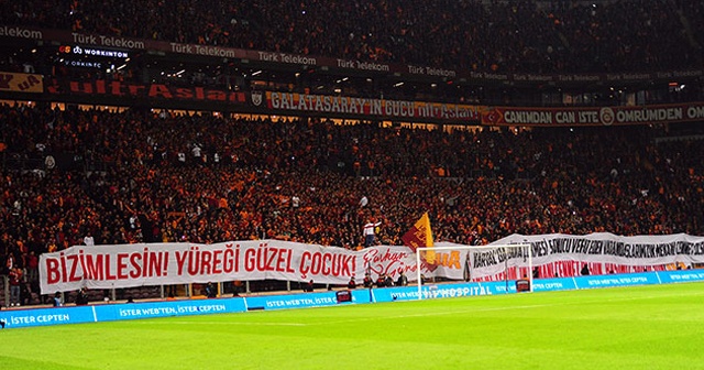 Galatasaray tribünlerinden anlamlı pankartlar