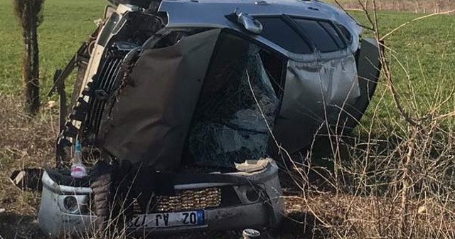 Hurdaya dönen otomobilden burnu bile kanamadan çıktı