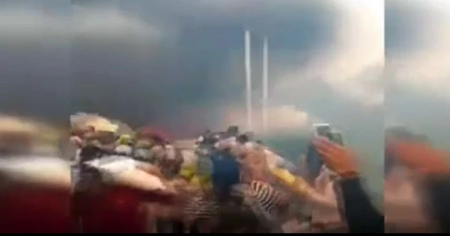 İki insani yardım kamyonu yakıldı: 20 yaralı var