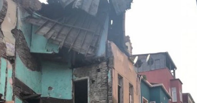 İstanbul Fatih&#039;te bina çöktü