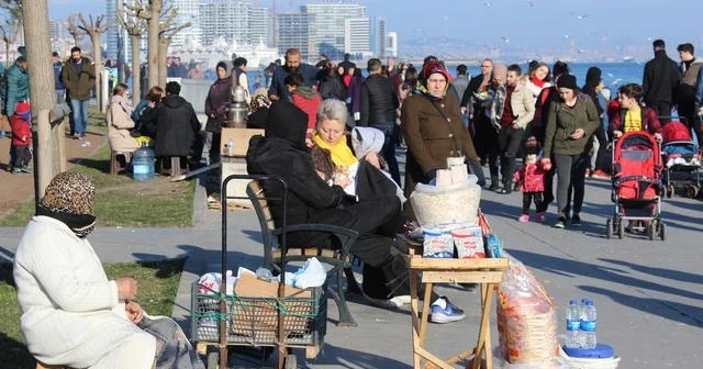 İstanbullular parklara ve sahil kenarlarına akın etti