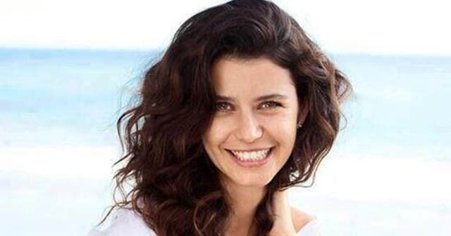 İşte Beren Saat&#039;in yeni rolü... Netflix&#039;in yeni dizisinde oynayacak