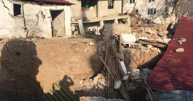 İzmir&#039;deki heyelan bölgesinde 27 ev boşaltıldı