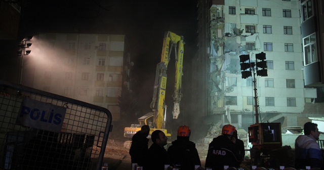 Kartal&#039;da riskli binalar yıkılıyor