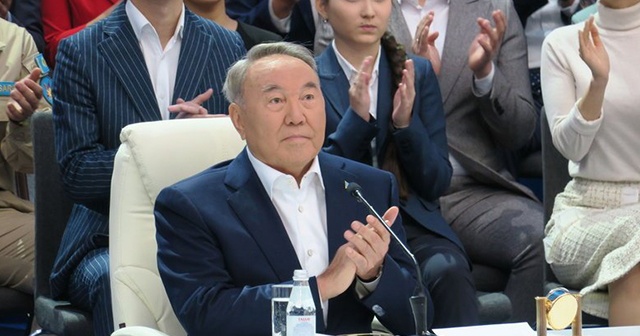 Kazakistan&#039;da Başkan Nazarbayev hükümeti feshetti
